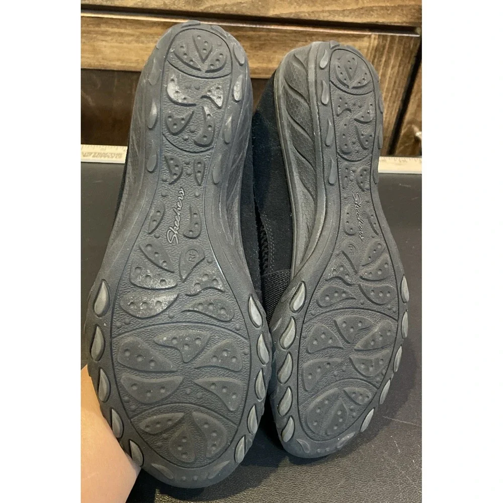 Skechers Womens 8.5 Relaxed Fit Slip On Shoes Black‎ Suede Memory Foam 22907